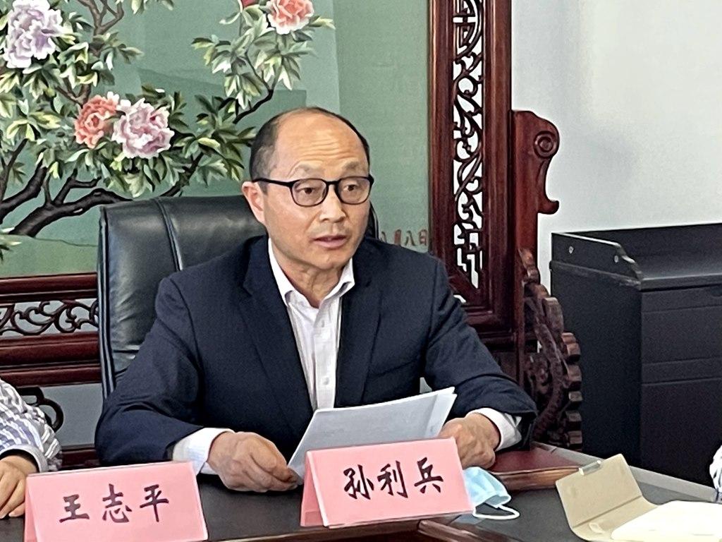 孫利兵副院長發(fā)言.jpg 孫利兵副院長發(fā)言.jpg