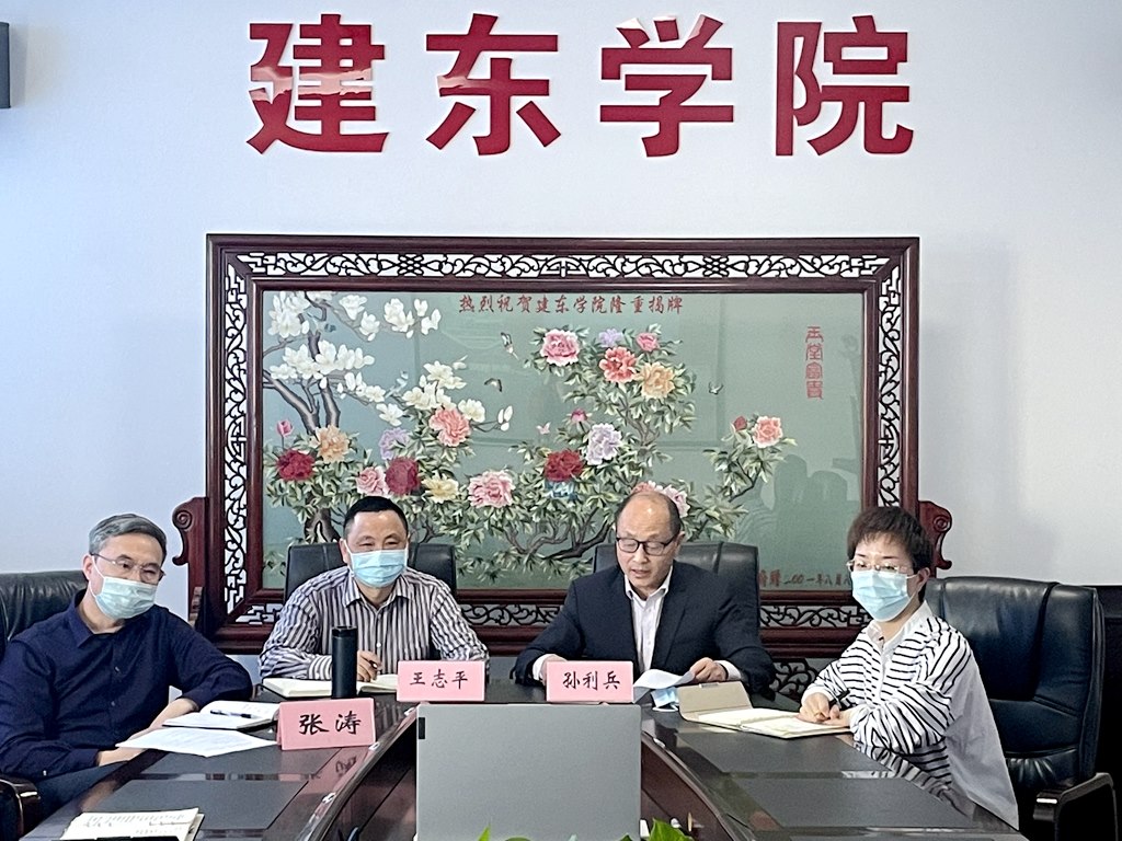 我校疫情防控工作領(lǐng)導(dǎo)小組成員參加會議 2.jpg 我校疫情防控工作領(lǐng)導(dǎo)小組成員參加會議 2.jpg