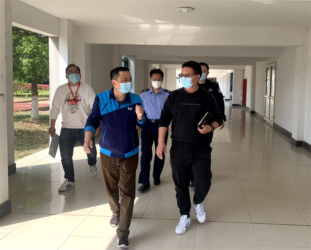 檢查校園情況.jpg 檢查校園情況.jpg