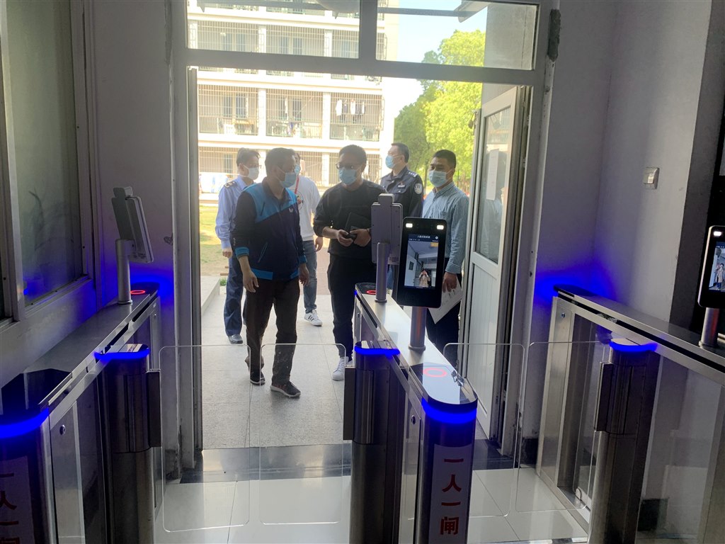 檢查學(xué)生宿舍.jpg 檢查學(xué)生宿舍.jpg