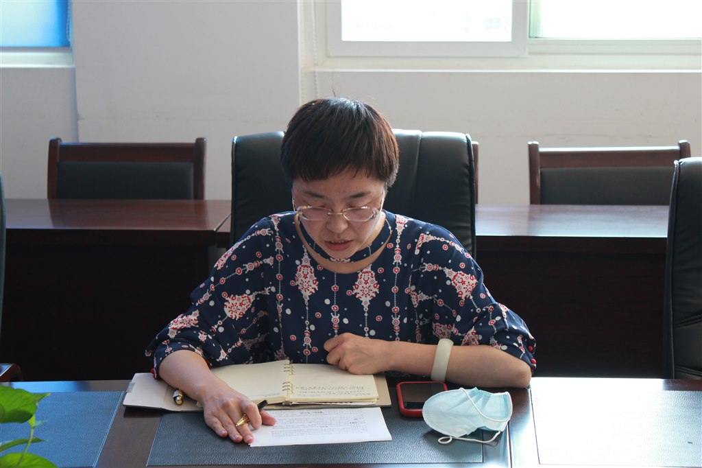 9學(xué)工處處長(zhǎng)季艷發(fā)言.JPG 9學(xué)工處處長(zhǎng)季艷發(fā)言.JPG