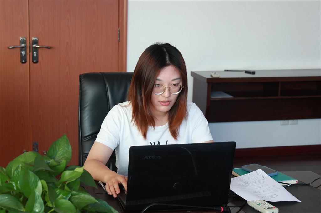 6校團(tuán)委書記竇燁領(lǐng)學(xué).JPG 6校團(tuán)委書記竇燁領(lǐng)學(xué).JPG