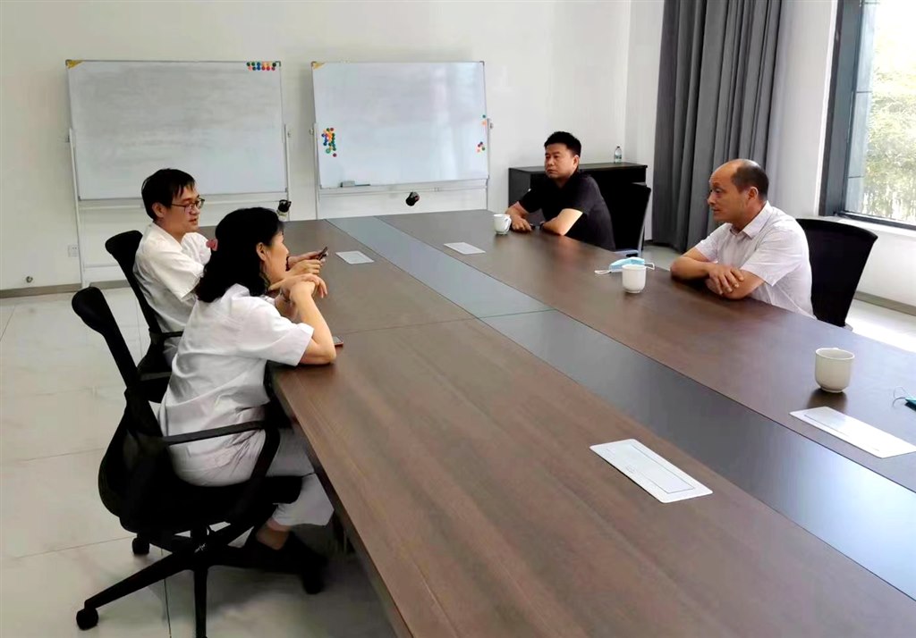 1執(zhí)行校長(zhǎng)孫利兵帶隊(duì)赴常州光陽(yáng)摩托車(chē)有限公司走訪洽談.jpg 1執(zhí)行校長(zhǎng)孫利兵帶隊(duì)赴常州光陽(yáng)摩托車(chē)有限公司走訪洽談.jpg