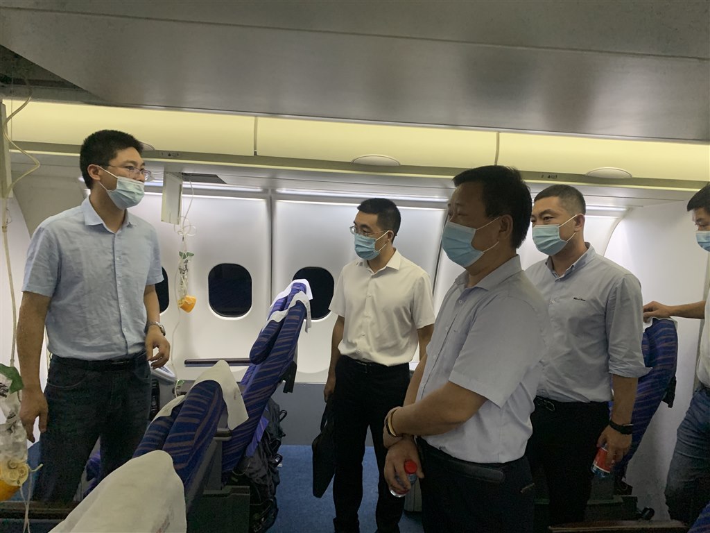 檢查實訓(xùn)航空艙.jpg 檢查實訓(xùn)航空艙.jpg