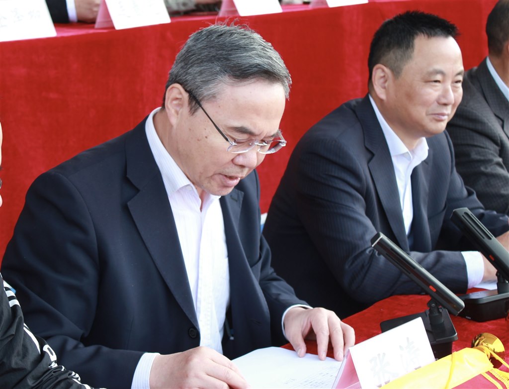 張濤宣讀獲獎名單.jpg 張濤宣讀獲獎名單.jpg