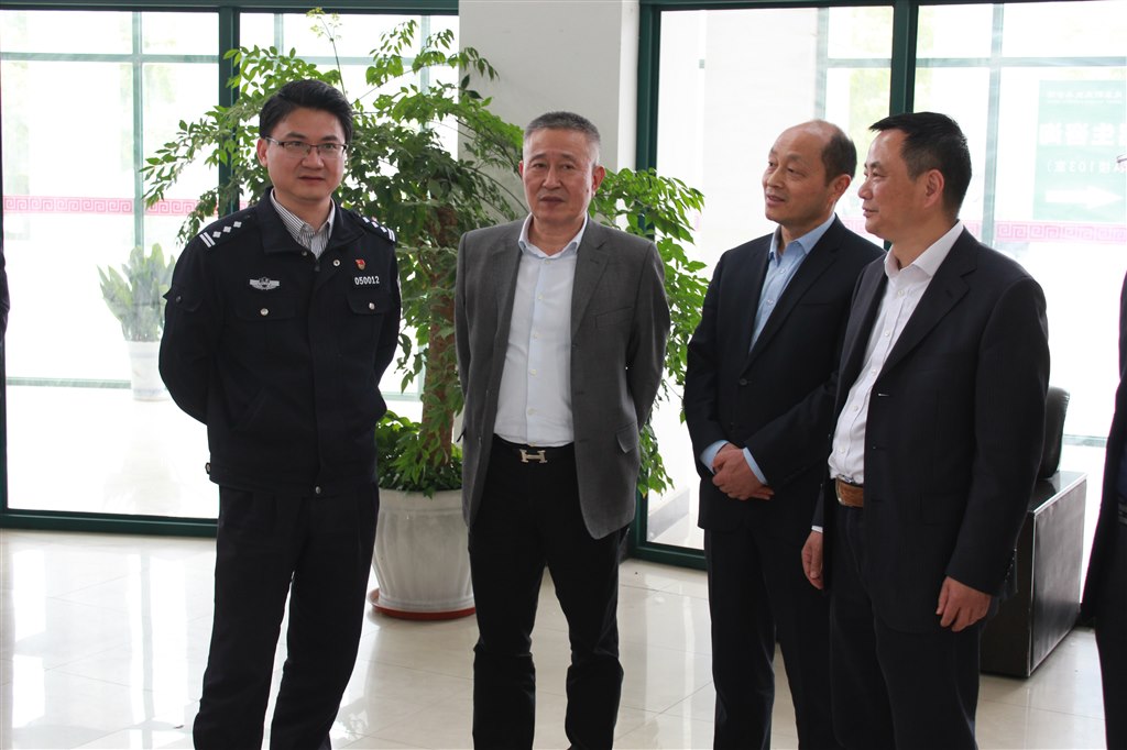 1常州市公安局黨委委員、政治部主任汪勤永親臨現(xiàn)場指導(dǎo)工作.JPG