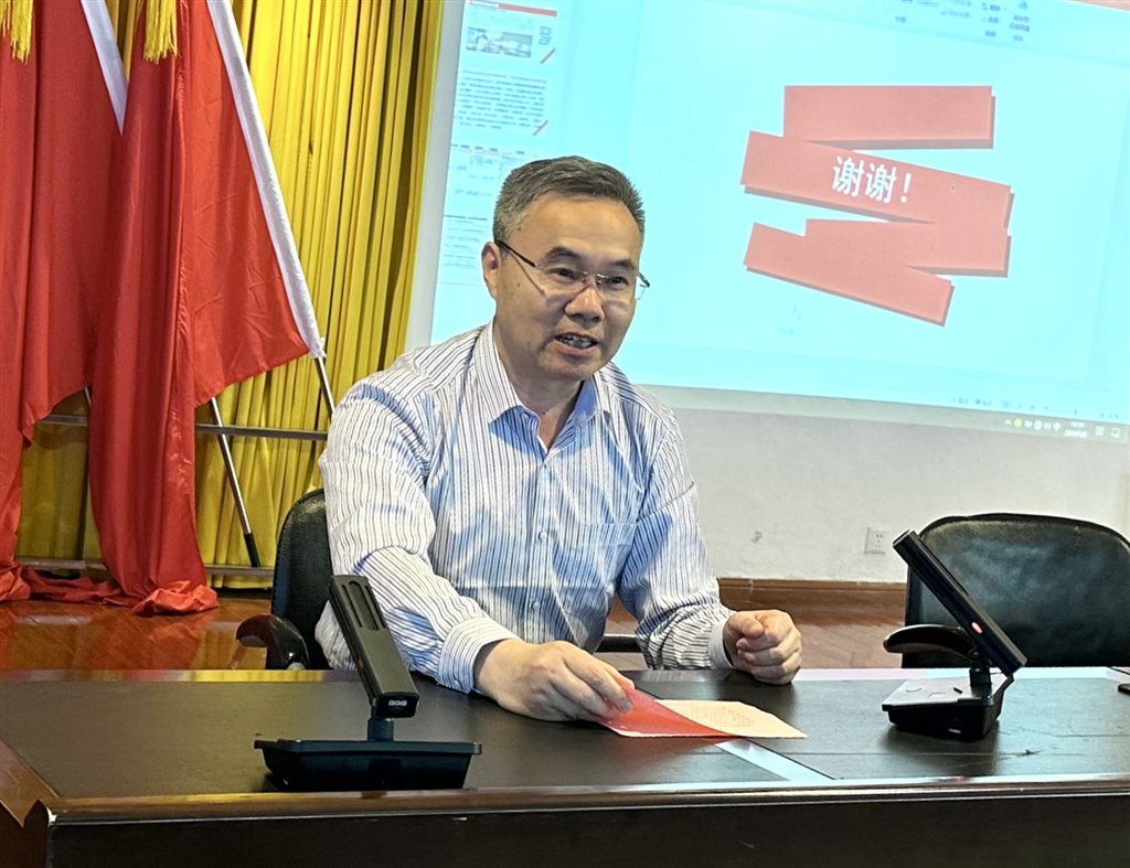 2.副院長張濤進(jìn)行報(bào)告會(huì)總結(jié).jpg 2.副院長張濤進(jìn)行報(bào)告會(huì)總結(jié).jpg