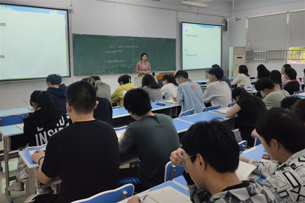 3.周姣老師《形勢與政策》課程展示.jpg 3.周姣老師《形勢與政策》課程展示.jpg