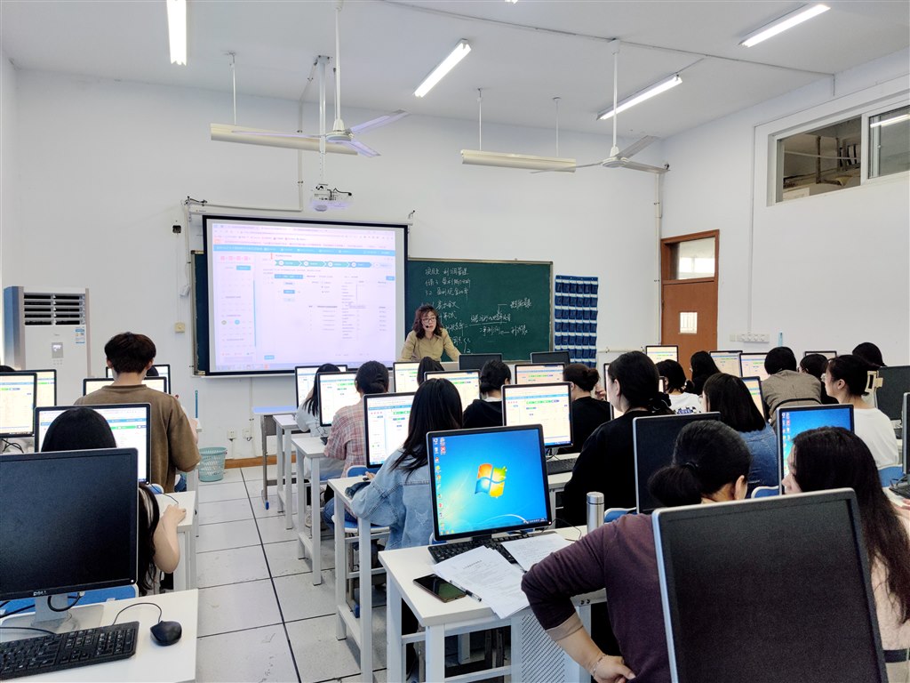 5.王莉老師《財務管理》課程展示.jpg 5.王莉老師《財務管理》課程展示.jpg