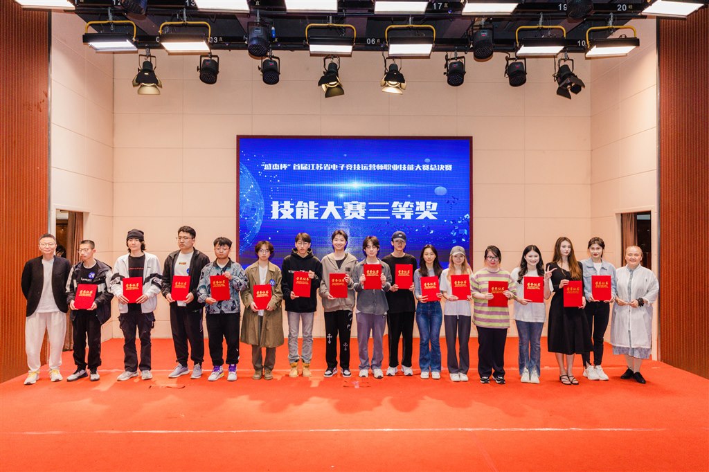 趙鑫同學榮獲“技能大賽三等獎”.jpg 趙鑫同學榮獲“技能大賽三等獎”.jpg