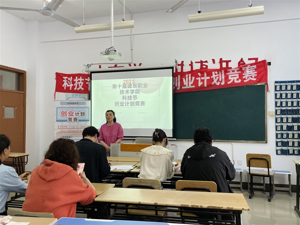 指導(dǎo)老師2.jpg 指導(dǎo)老師2.jpg