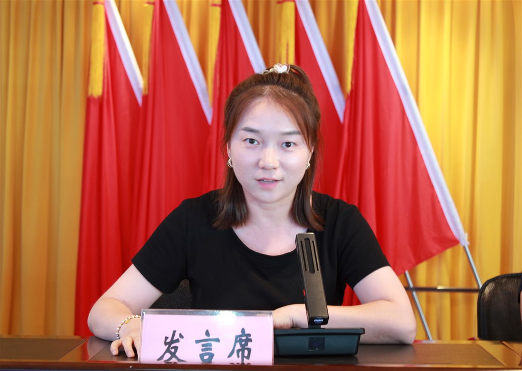 10優(yōu)秀輔導(dǎo)員代表-郭燕.JPG 10優(yōu)秀輔導(dǎo)員代表-郭燕.JPG