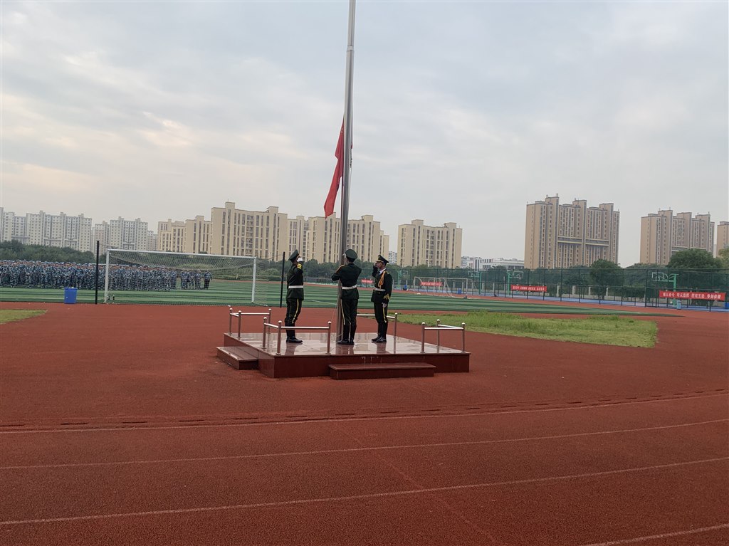 11升旗.jpg 11升旗.jpg