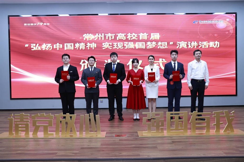 學(xué)生獲獎合影.jpg 學(xué)生獲獎合影.jpg