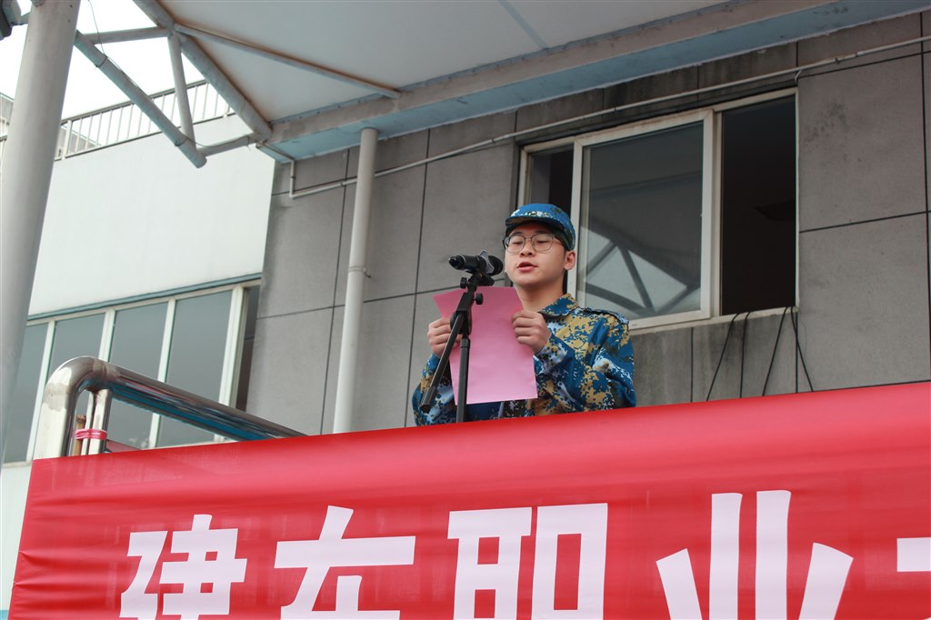 7學(xué)生發(fā)言.JPG 7學(xué)生發(fā)言.JPG