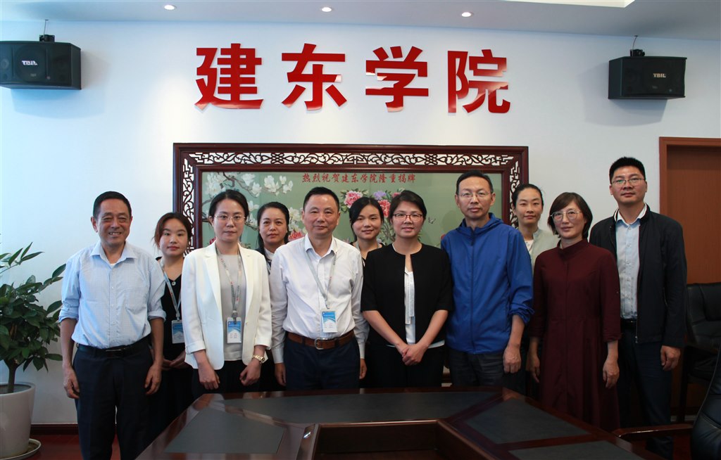 11合影.JPG 11合影.JPG