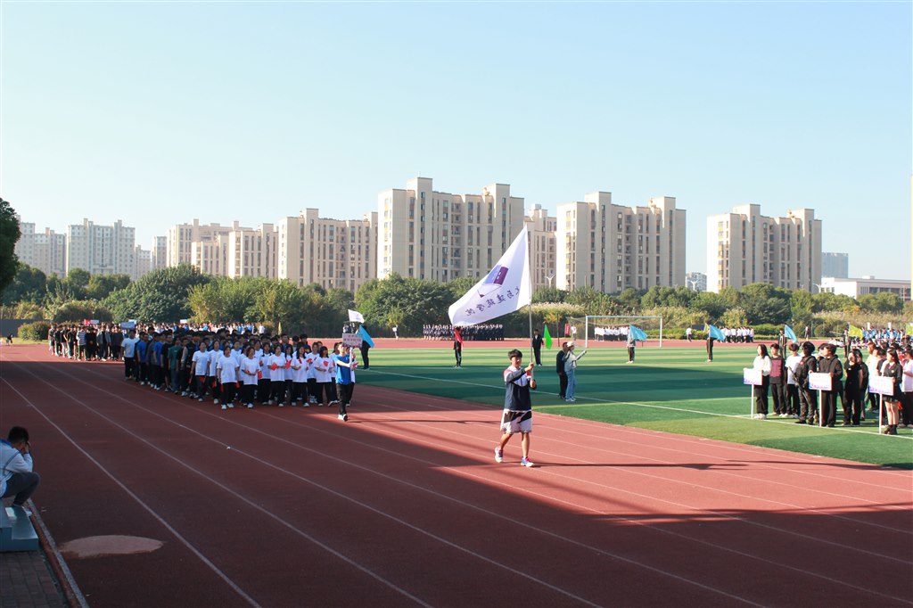 8隊(duì)列(建筑1).JPG 8隊(duì)列(建筑1).JPG