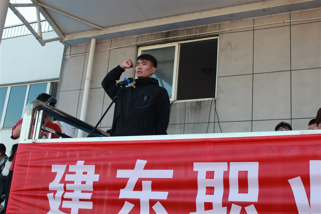 5運(yùn)動(dòng)員宣誓.JPG 5運(yùn)動(dòng)員宣誓.JPG