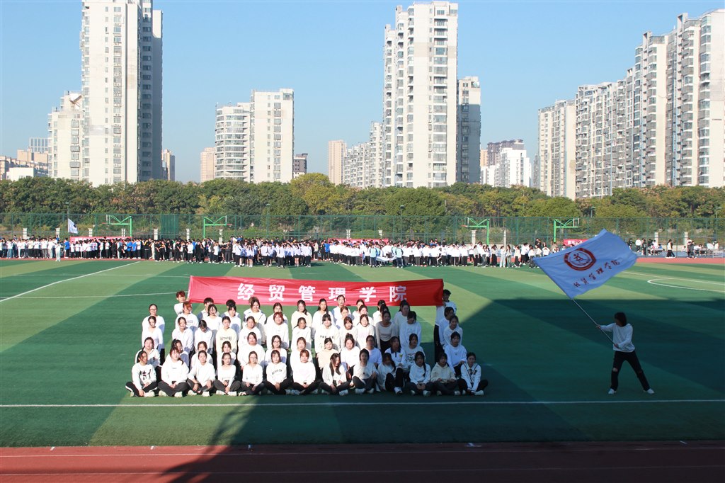 7表演(2經(jīng)貿(mào)2).JPG 7表演(2經(jīng)貿(mào)2).JPG