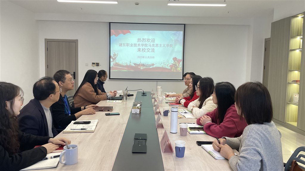 集體備課會1.jpg 集體備課會1.jpg