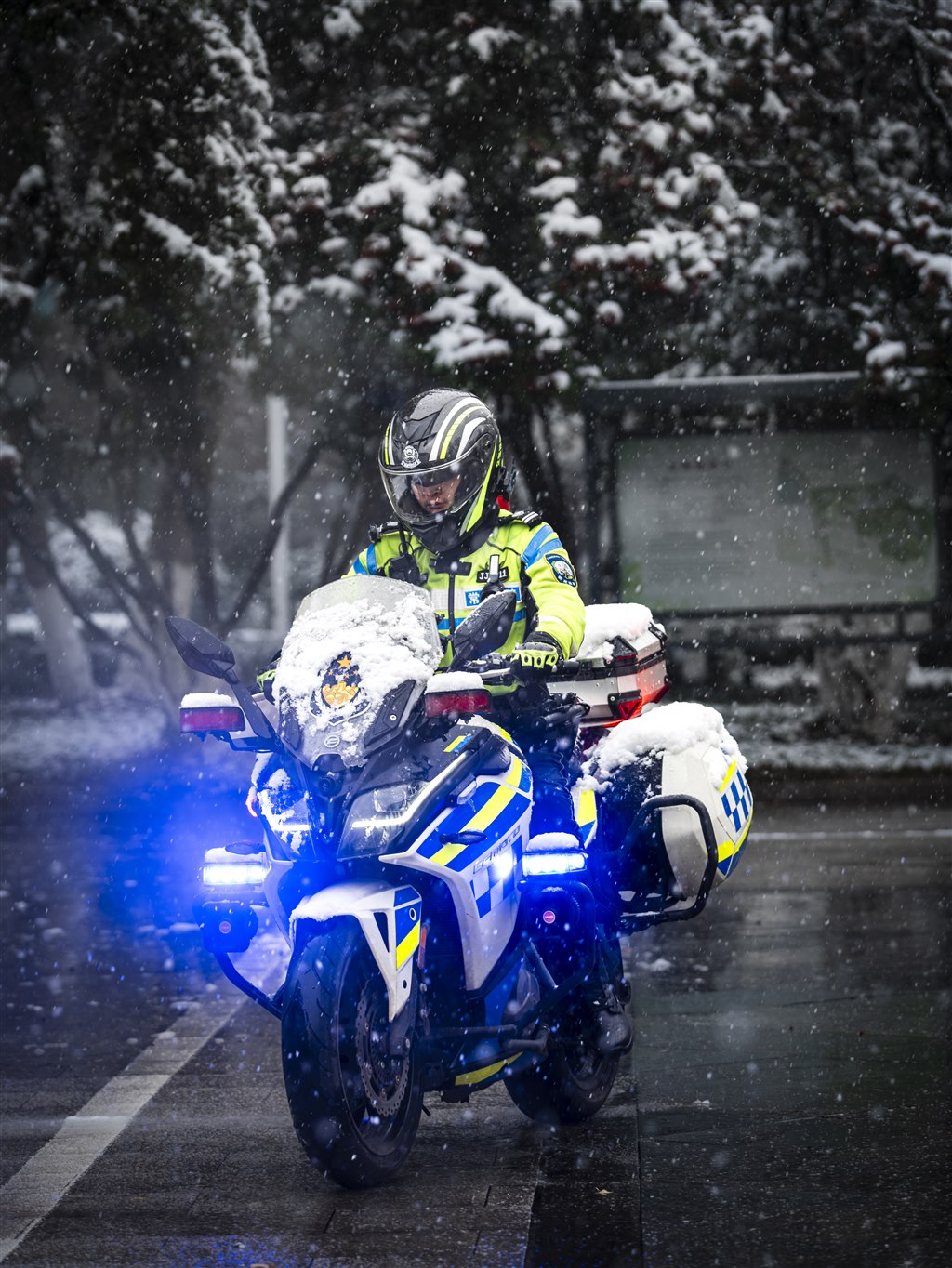 二等獎 22電子商務(wù)2班石俊杰《雪騎》.jpg