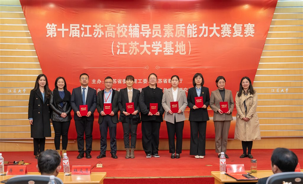 頒獎(jiǎng).jpg 頒獎(jiǎng).jpg