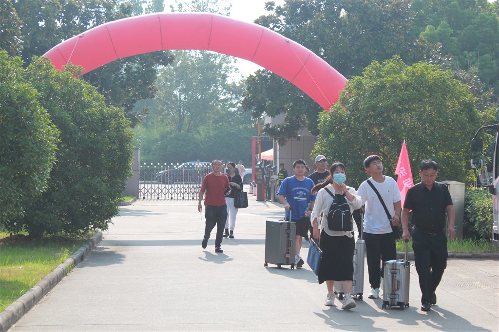 進校1.JPG 進校1.JPG