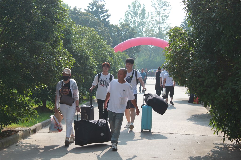 進校2.JPG 進校2.JPG