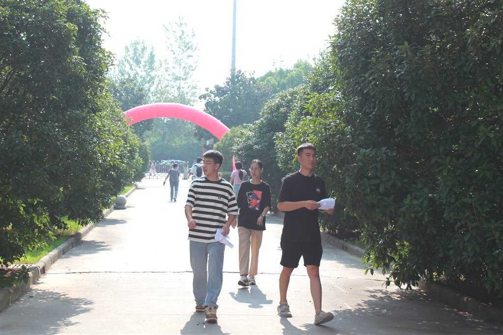 進校3.JPG 進校3.JPG