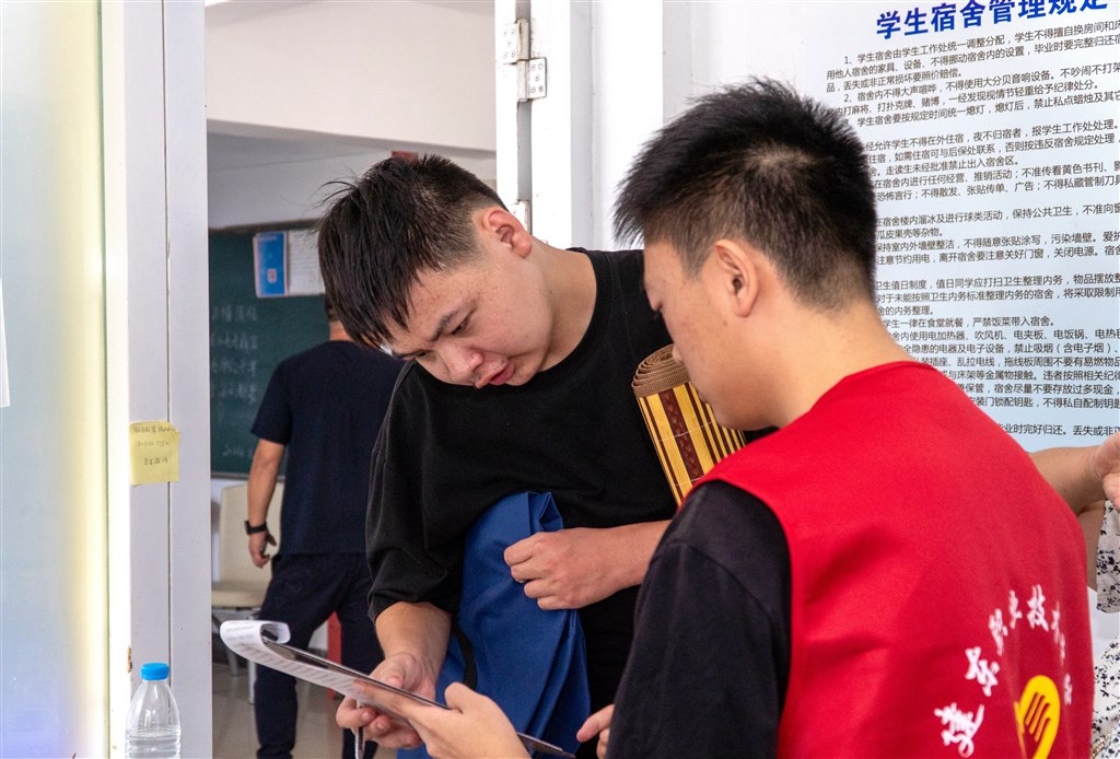 志愿者服務(wù)2.jpg 志愿者服務(wù)2.jpg