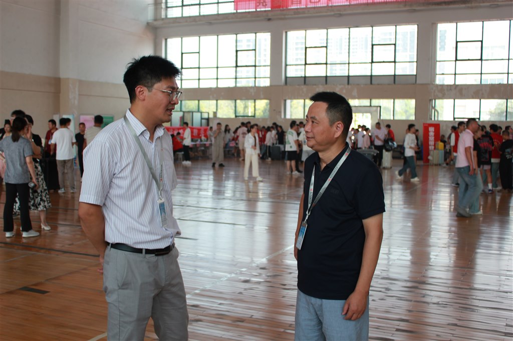 校領(lǐng)導(dǎo)-王志平.JPG 校領(lǐng)導(dǎo)-王志平.JPG