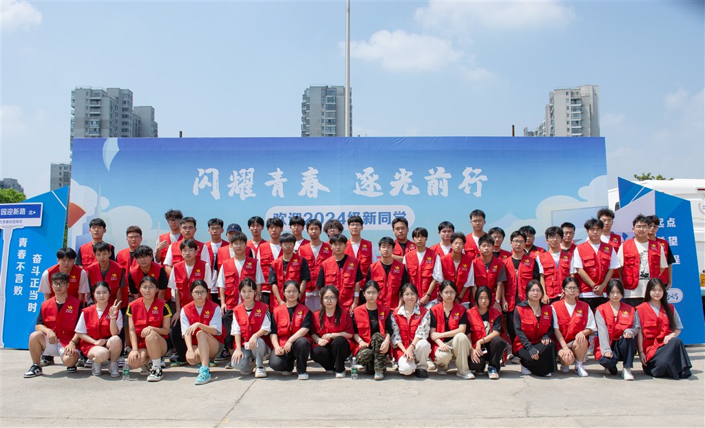 志愿者合影2.jpg 志愿者合影2.jpg