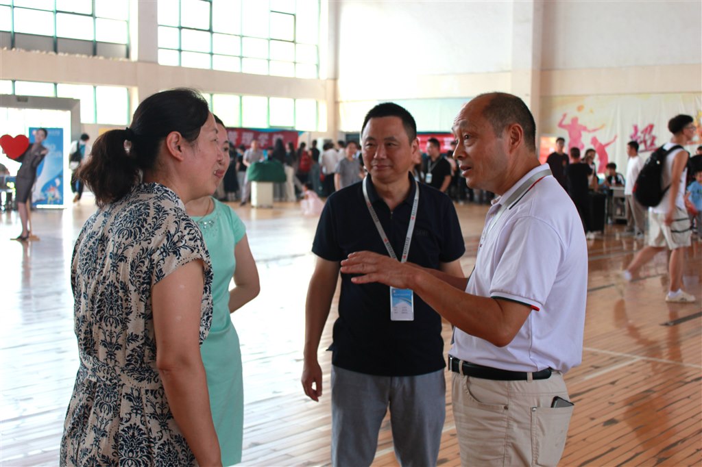 校領(lǐng)導(dǎo)-孫利兵.JPG 校領(lǐng)導(dǎo)-孫利兵.JPG