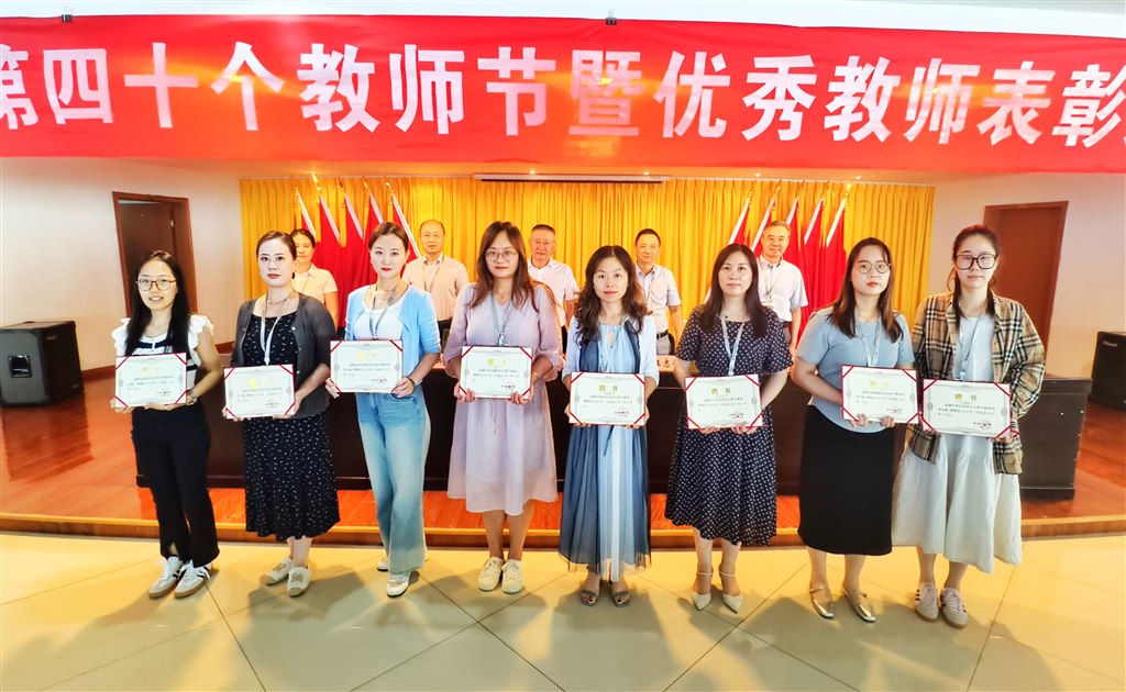 12-骨干教師代表.jpg 12-骨干教師代表.jpg