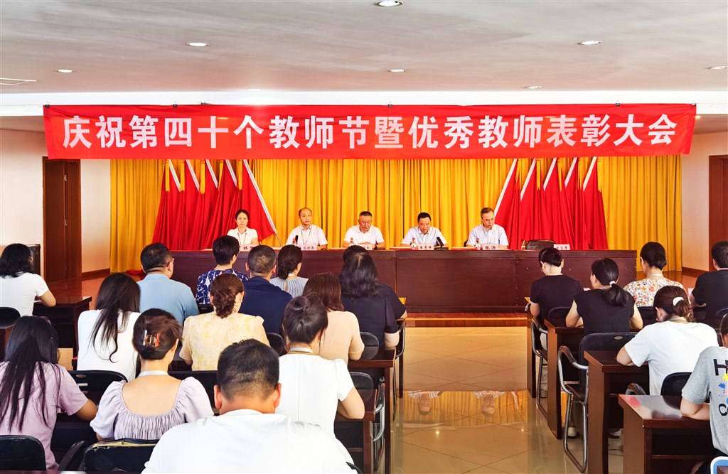 19-會(huì)場(chǎng)合影.jpg 19-會(huì)場(chǎng)合影.jpg