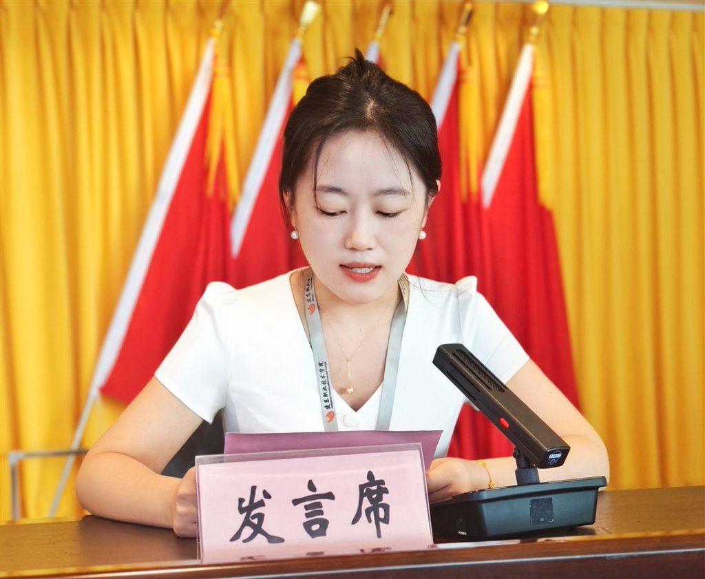 14-優(yōu)秀輔導(dǎo)員代表發(fā)言-卑立松.jpg 14-優(yōu)秀輔導(dǎo)員代表發(fā)言-卑立松.jpg