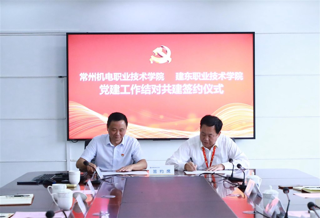 簽約.jpg 簽約.jpg