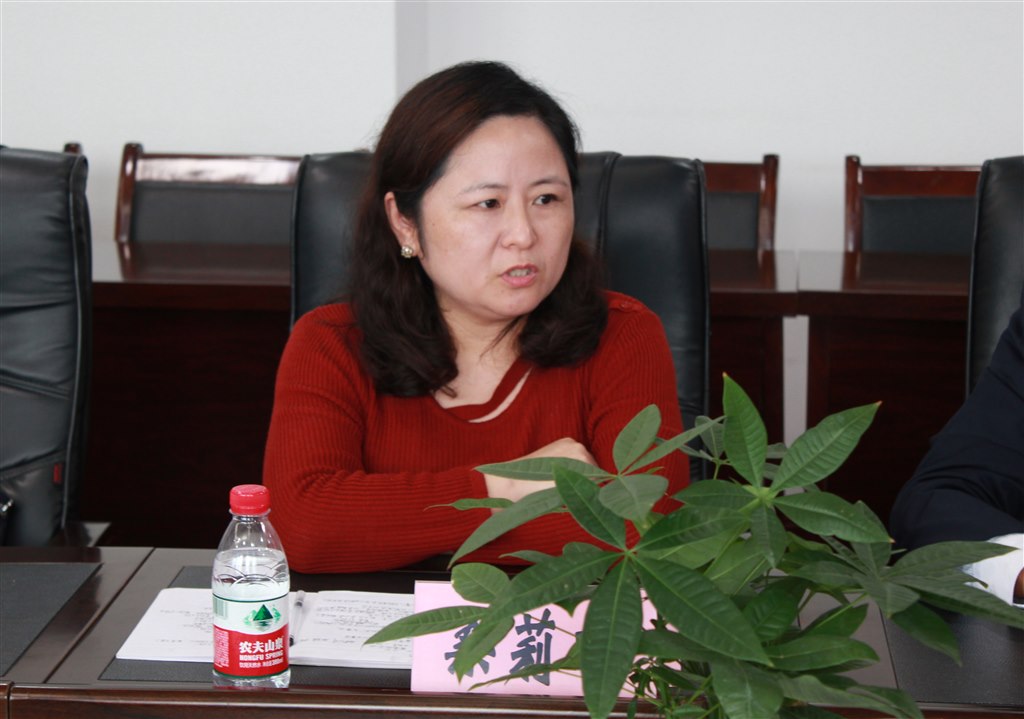 4桑莉琳發(fā)言1.JPG 4桑莉琳發(fā)言1.JPG