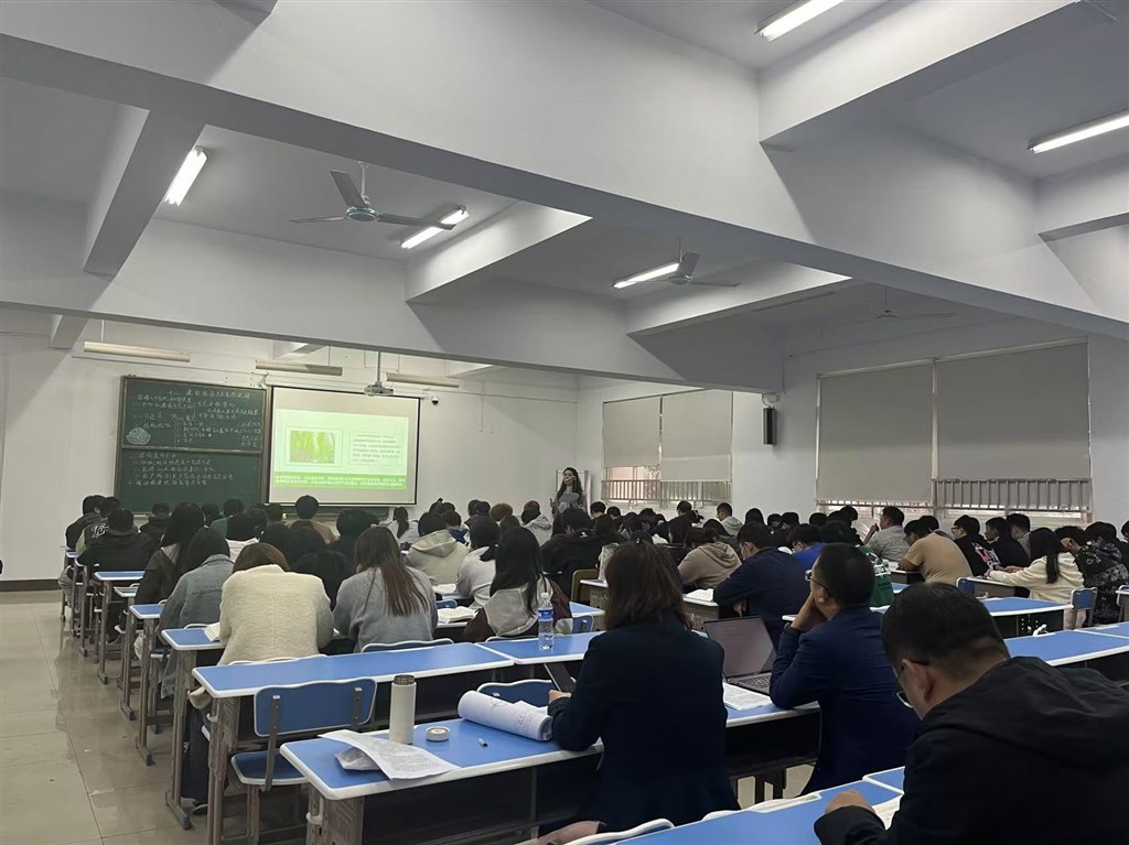 聽(tīng)課1.jpg 聽(tīng)課1.jpg