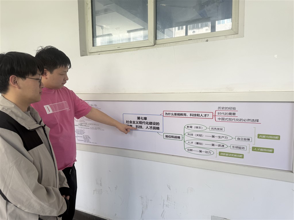 學(xué)生學(xué)習(xí)4.jpg 學(xué)生學(xué)習(xí)4.jpg